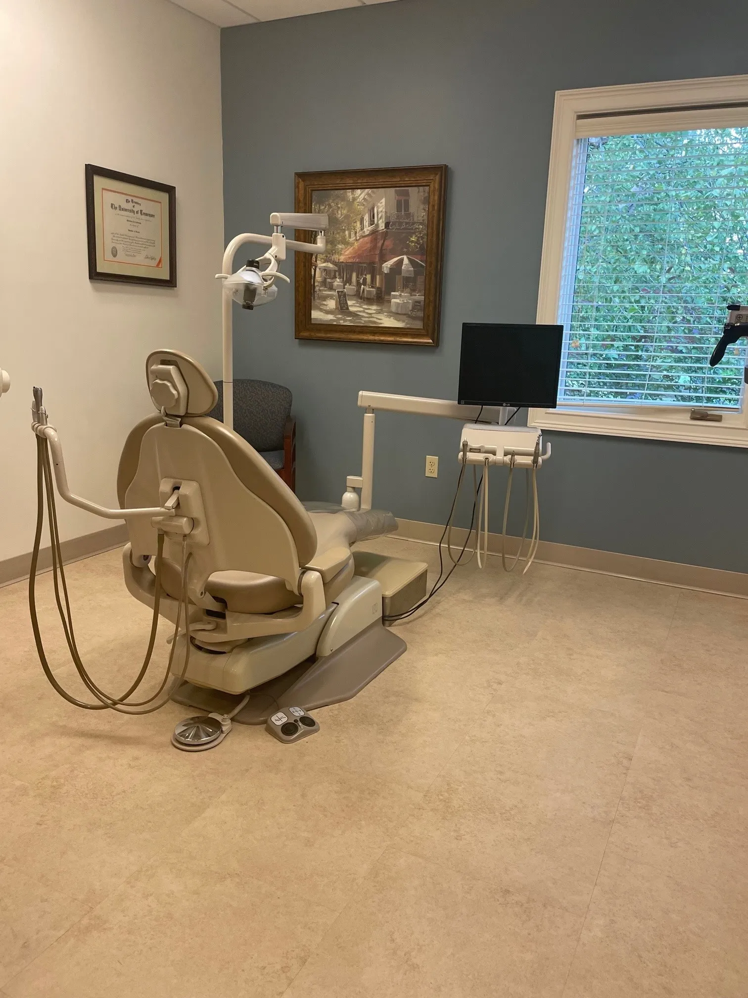 Treatment room with chair